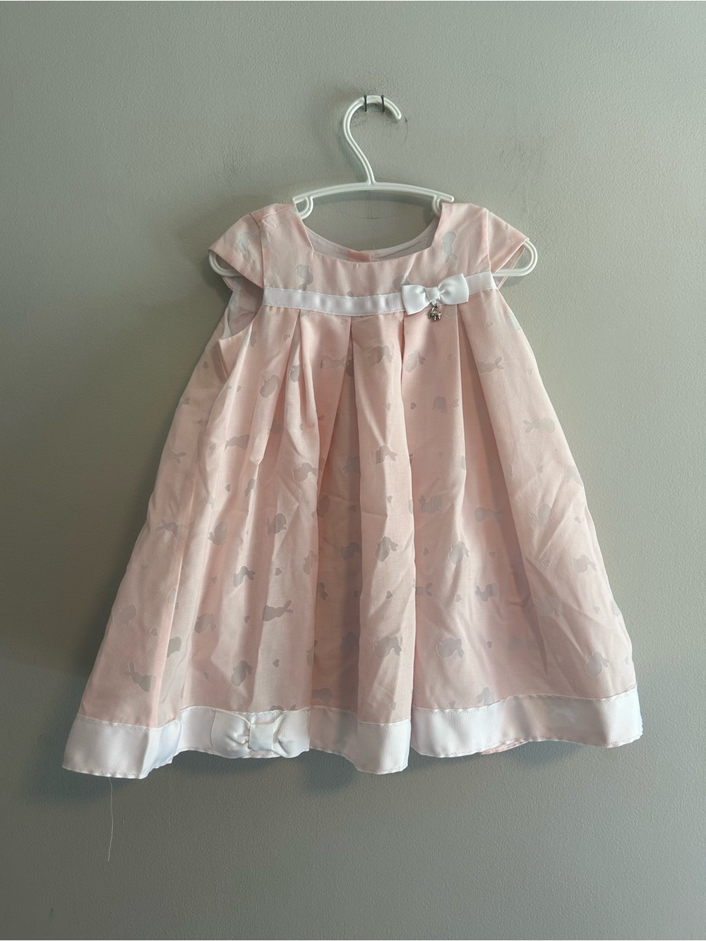 Maggie & Zoe 24m pink & white rabbit pleated short sleeve dress